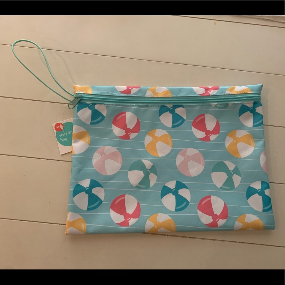 Wet/dry zipper bag.